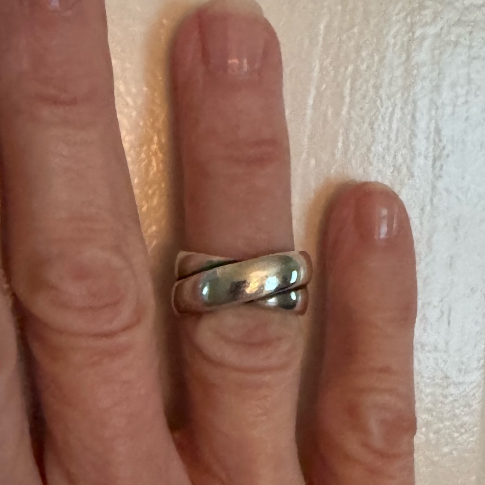 Retired James Avery “Endless Love” Sterling Silver 925 band. Size 6.